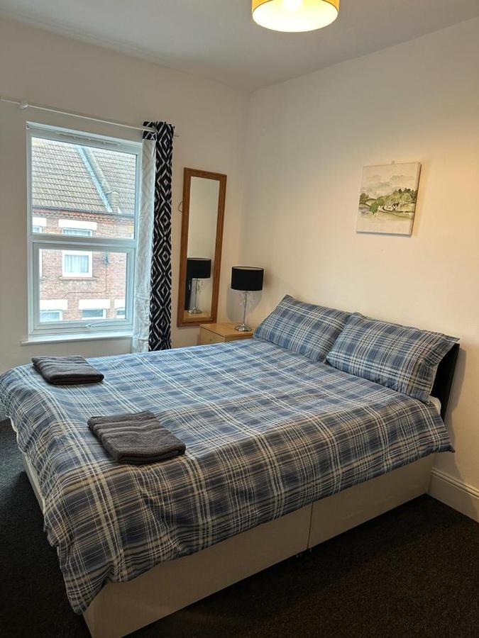 Homestay Luton Near Airport Private & Shared Bathroom Option