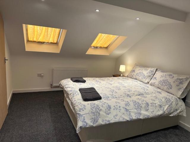 Luton Near Airport Private & Shared Bathroom Option Homestay *